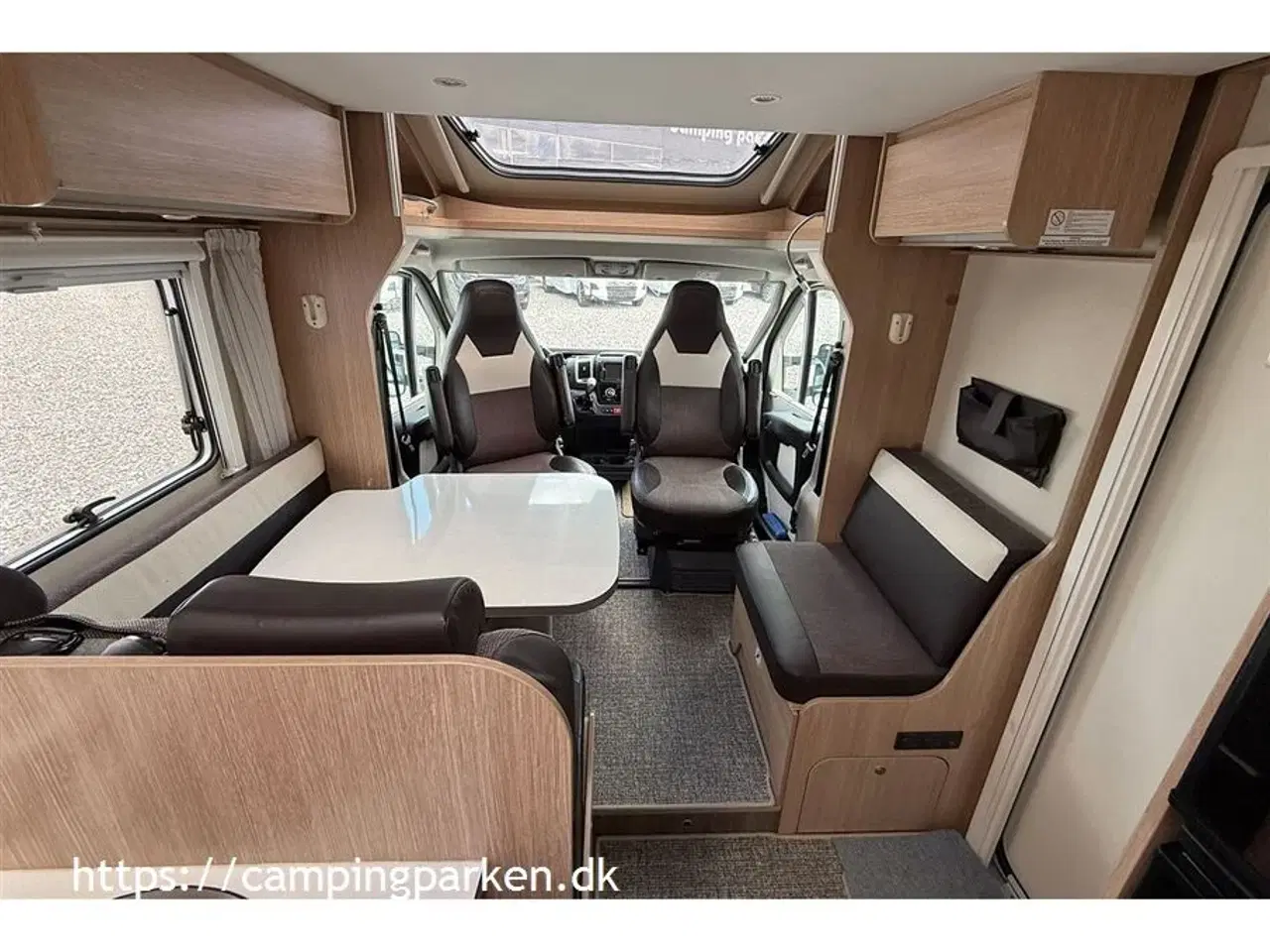 Billede 2 - 2017 - SunLight   Brugt autocamper med queensbed, sænkeseng og automatgear