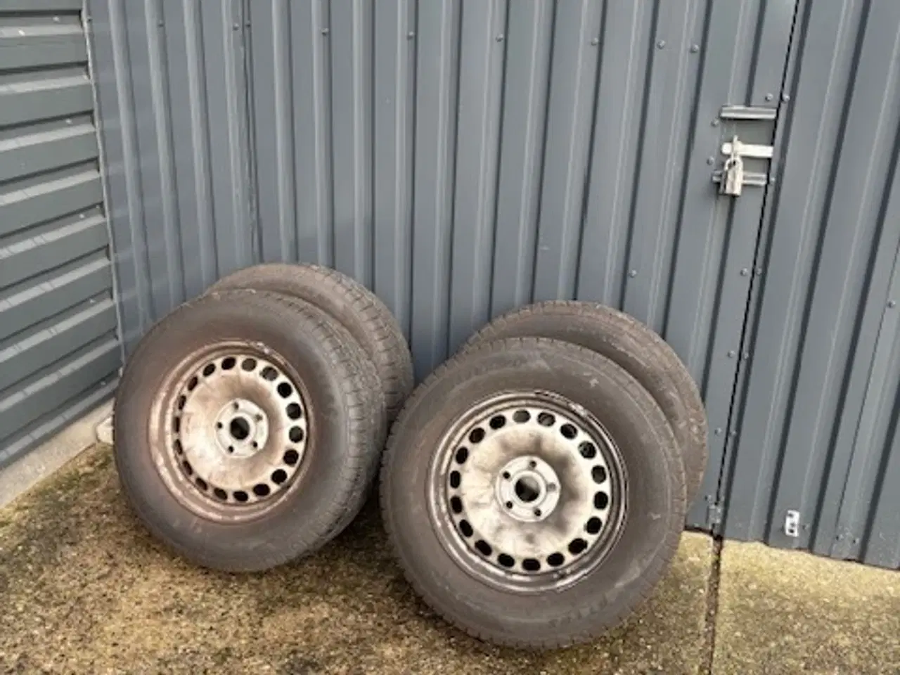 Billede 6 - 4 stk. stålfælge med dæk, har siddet på VW Tiguan.