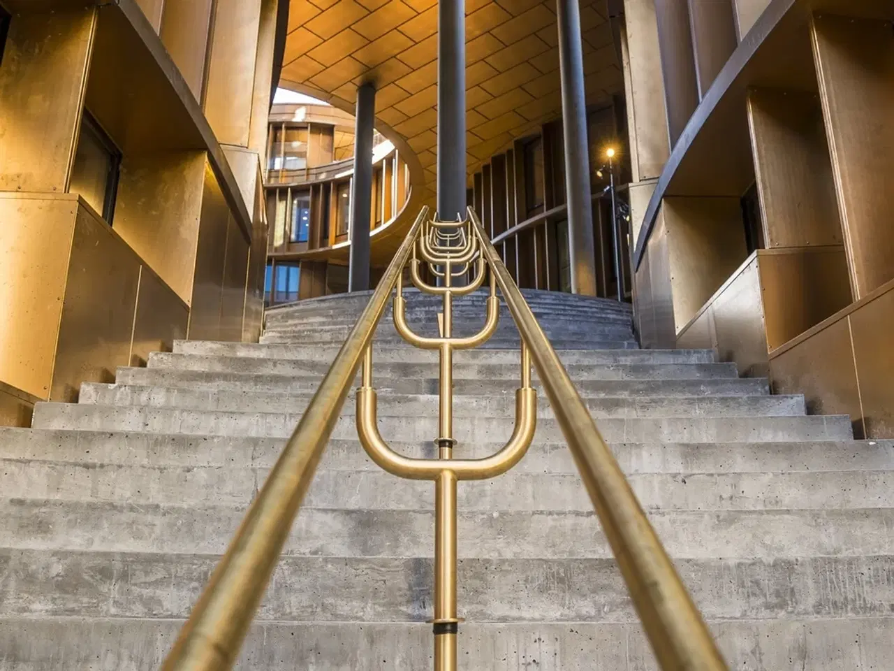 Billede 10 - Sjældent udbudt kontorlejemål med 6 meter til loftet i det ikoniske Axel Towers - fantastisk lysindfald og smuk udsigt til Tivoli