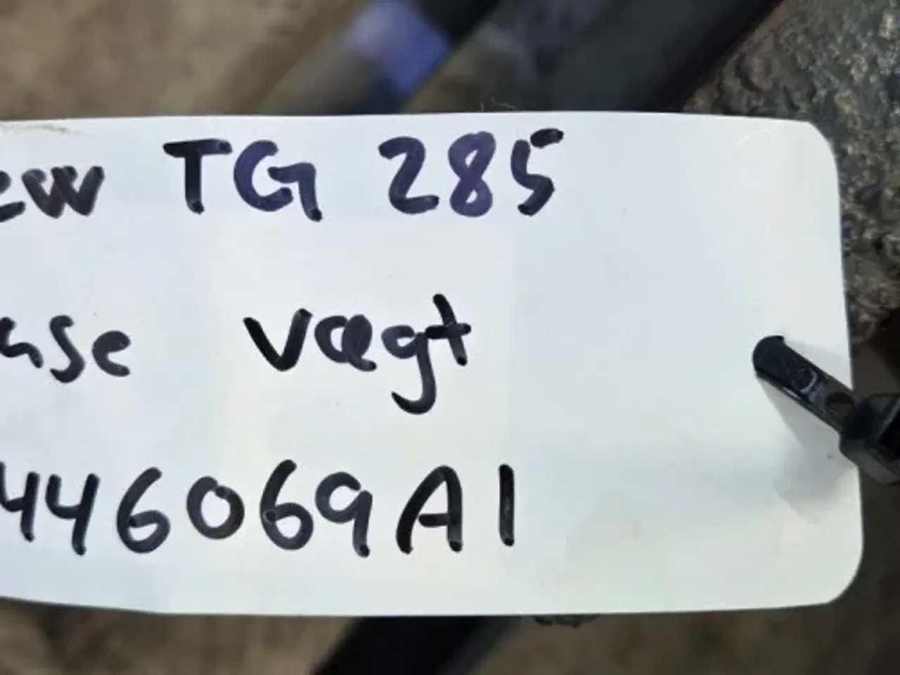 Billede 14 - New Holland TG285 Vægtholder 446069A1