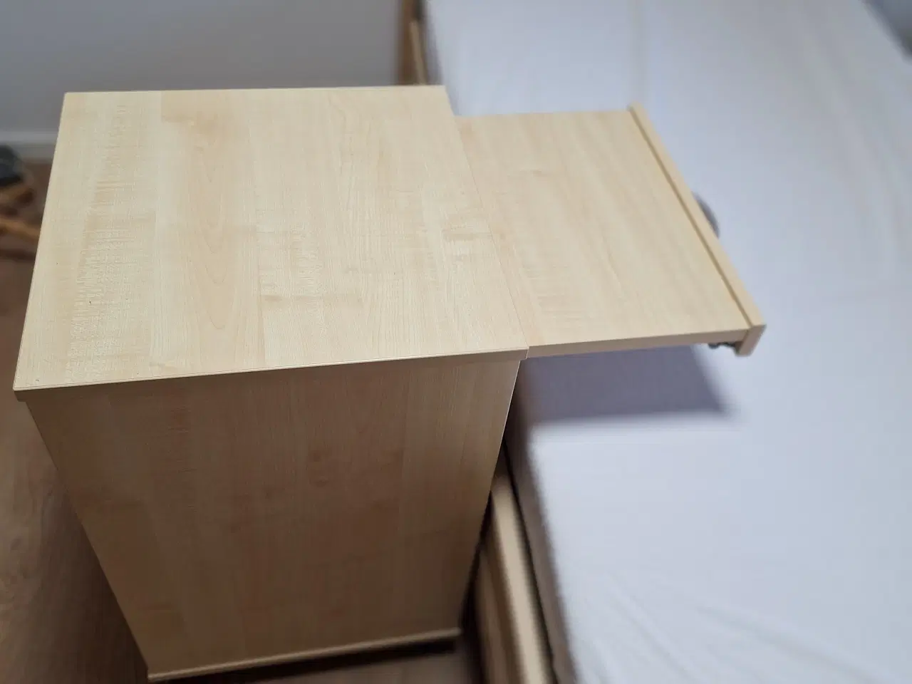 Billede 3 - Magnolia elevation træseng m. madras, lampe, greb