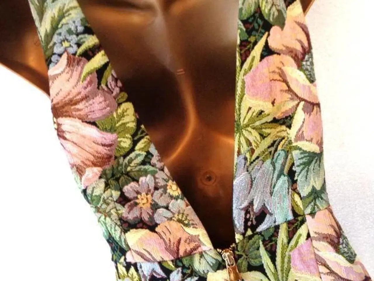 Billede 2 - kjole.m.blomstermotiv.Stør:.36 (Brand fra Topshop)