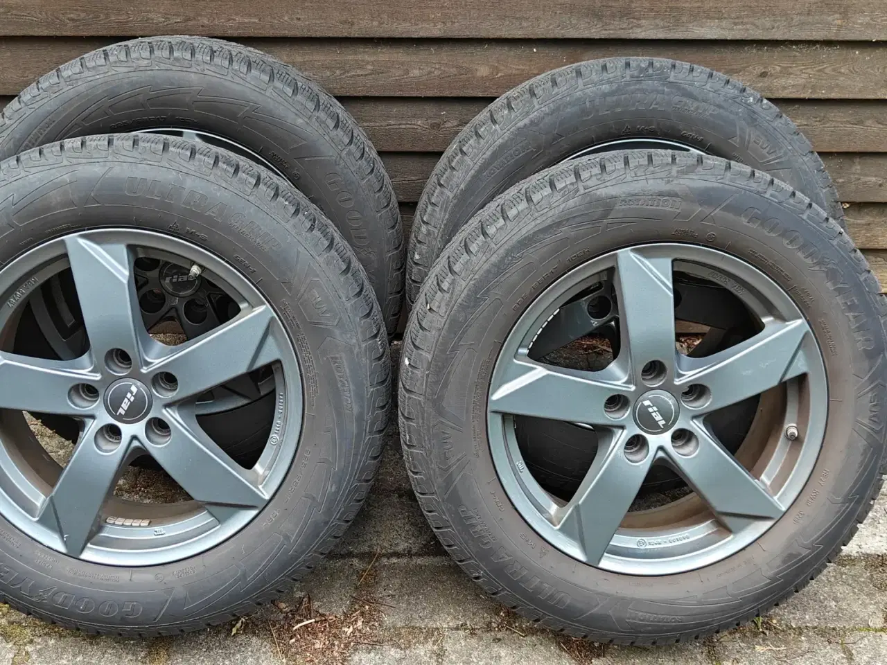 Billede 1 - 17" RIAL alufælge med Goodyear Ultragrip vinterdæk