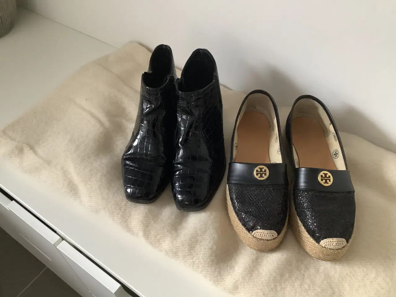 Billede 1 - 1 par støvletter 100, 1 par ballerina 50