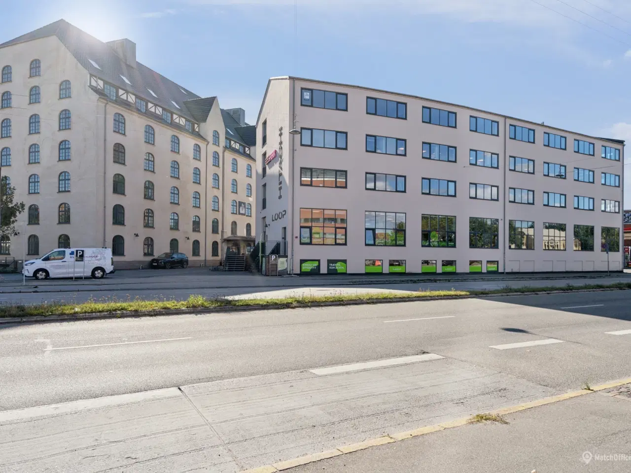 Billede 18 - Flot udsigt - se Sydhavn Station tæt på. Tagterrasse. Parkering. Gavlreklame...