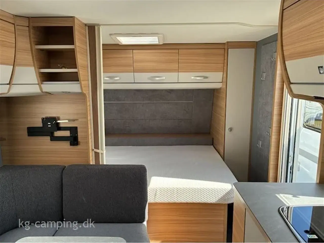 Billede 3 - 2022 - Dethleffs Camper 540 QMK D-Line   Drømmer du om frihed på hjul, så se denne - med Mover, Isabella fortelt og Truma 6E