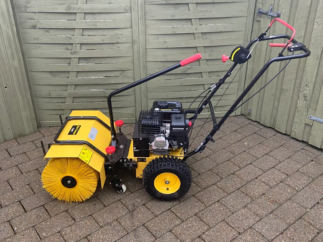 Billede 1 - Fejemaskine Snow Thrower  5,5 HP