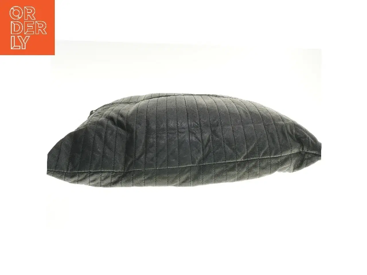 Billede 2 - Sort pude i læder fra Louise Roe (str. 50x50 cm)