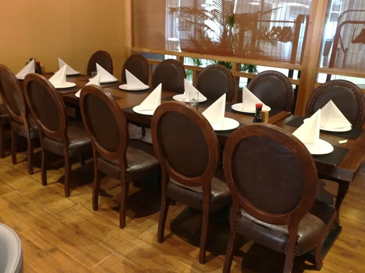 Billede 2 - 4 borde og 12 stole