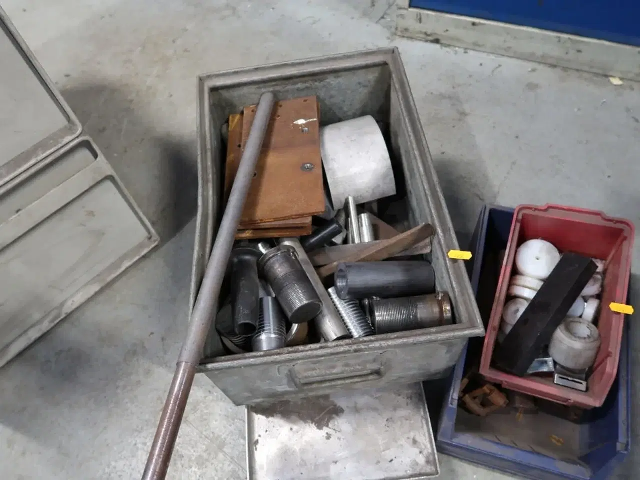 Billede 2 - Div. Kasser med bor m.m.