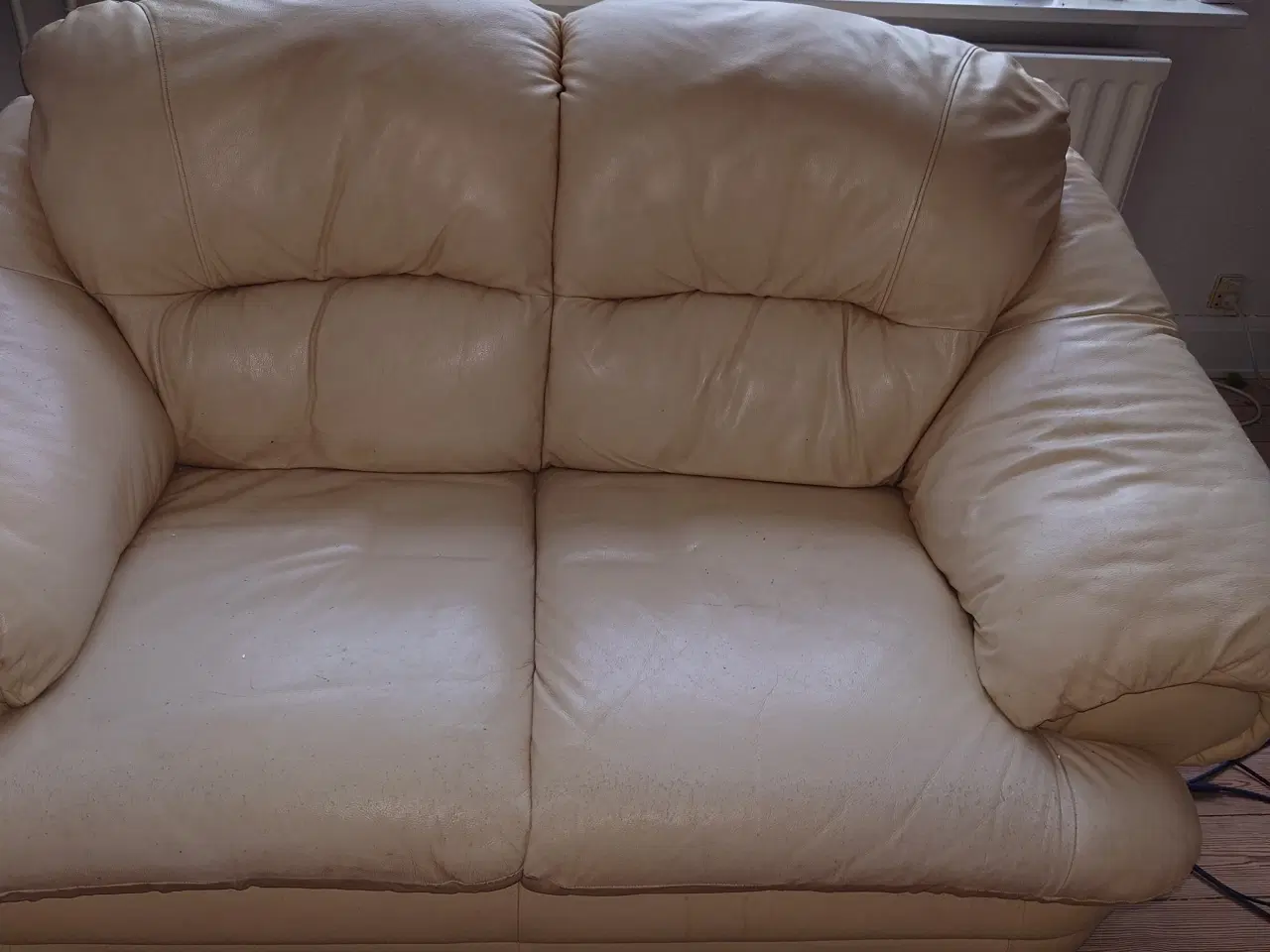 Billede 4 - Sofa i lys læder 2 + 3 gratis