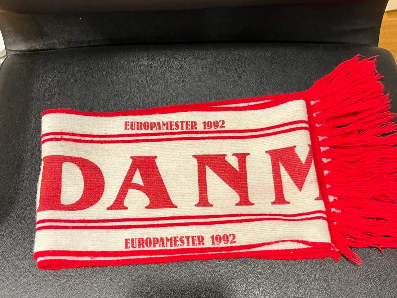 Billede 4 - Retro halstørklæde fra europamesterskabet 1992