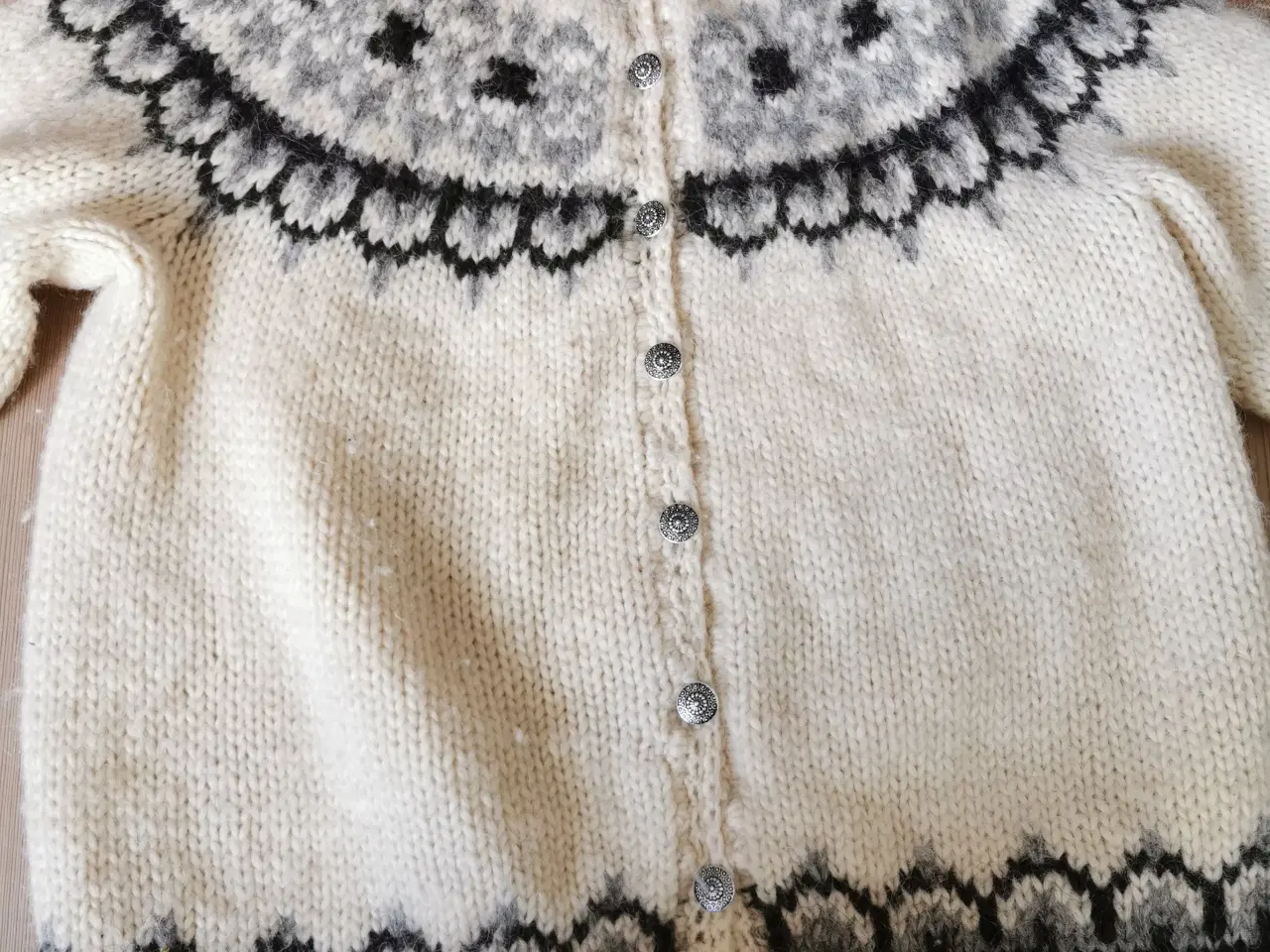 Billede 1 - Islandsk sweater med knapper 