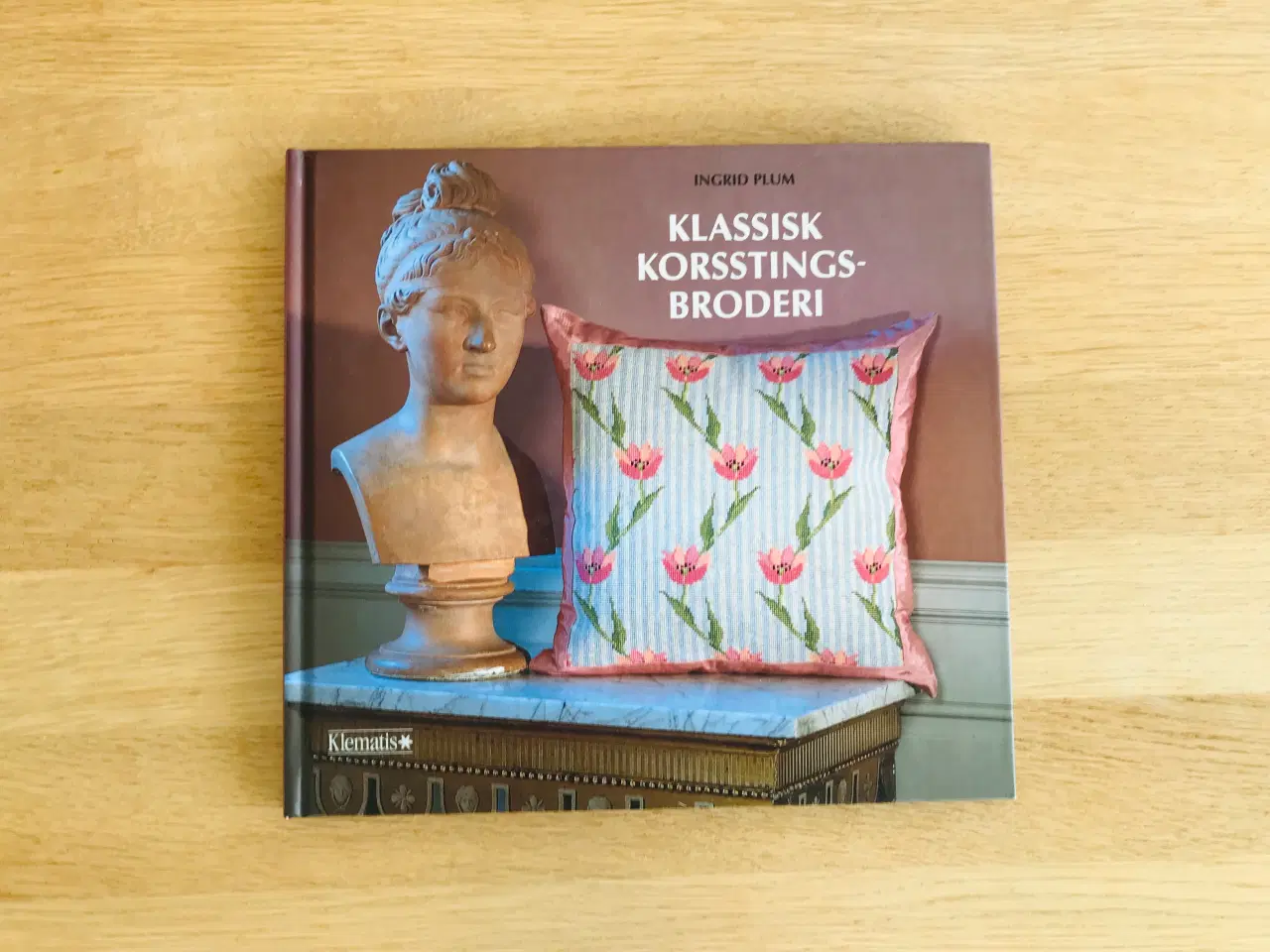 Billede 1 - Klassisk Korsstingsbroderi  -  Ingrid Plum