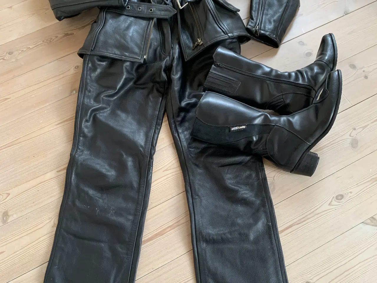 Billede 1 - Dame mc beklædning og støvler 