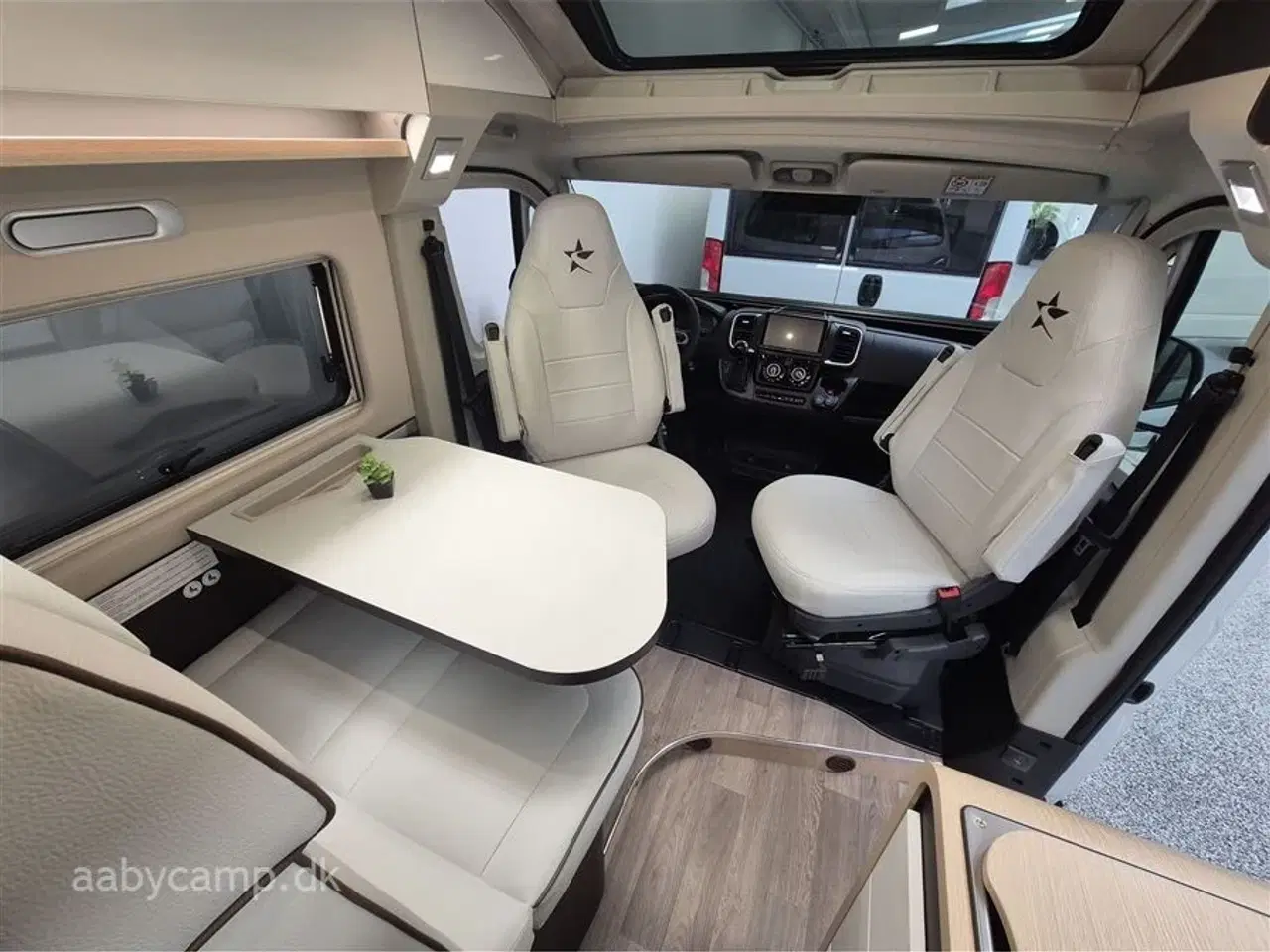 Billede 7 - 2026 - Autostar van 630LJ Design Edition   Luksus Van. Automatgaer. lædersæder.  Alufælge,  langsgående senge.