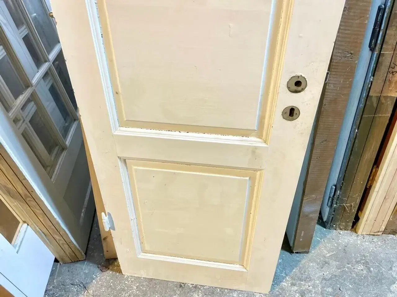 Billede 3 - Smal, venstrehængt fyldningsdør u. karm
