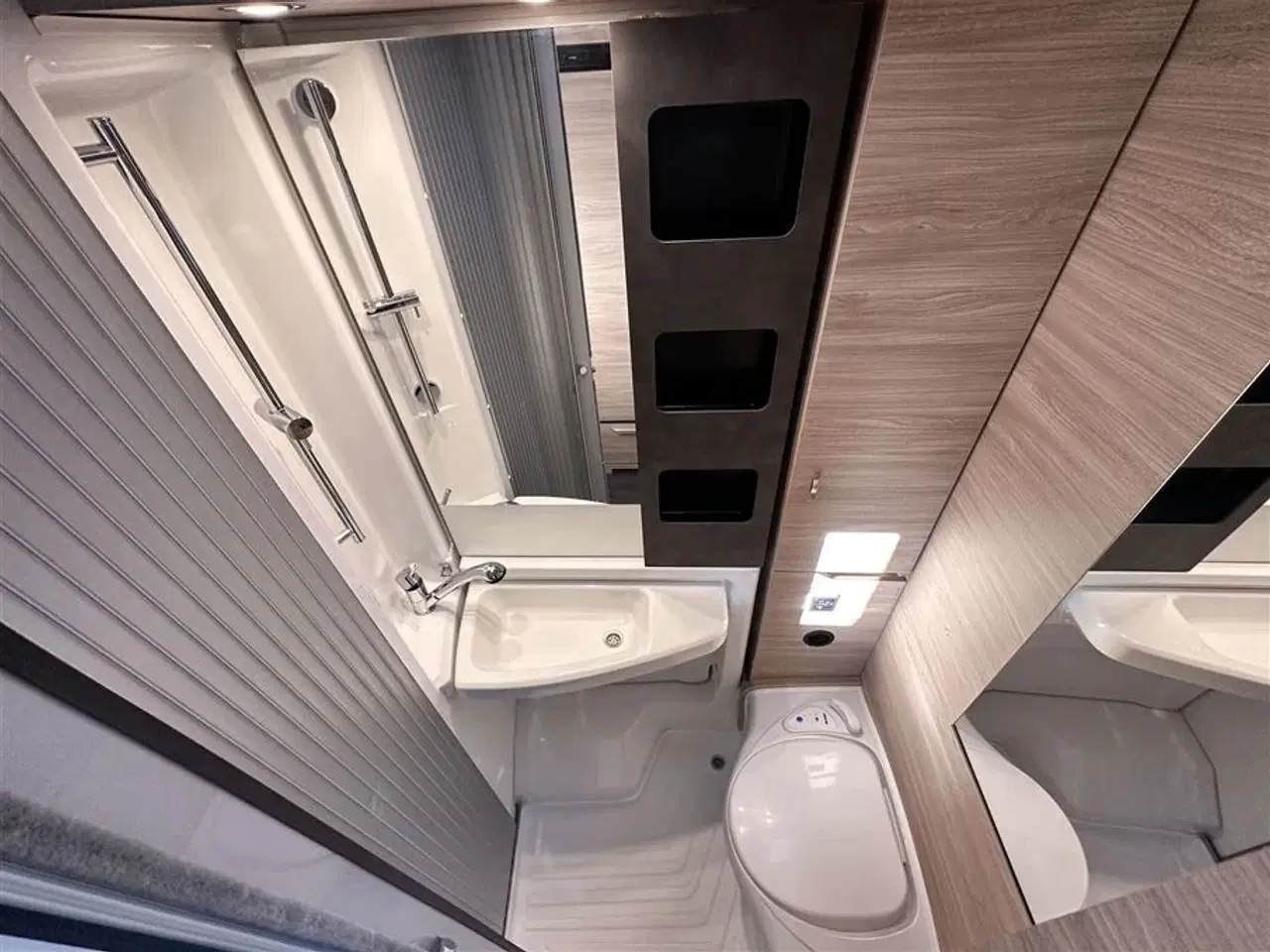 Billede 33 - 2020 - Knaus Van TI MAN 650 MEG PLUS Platinum Selection   Velholdt Autocamper med enkelt senge