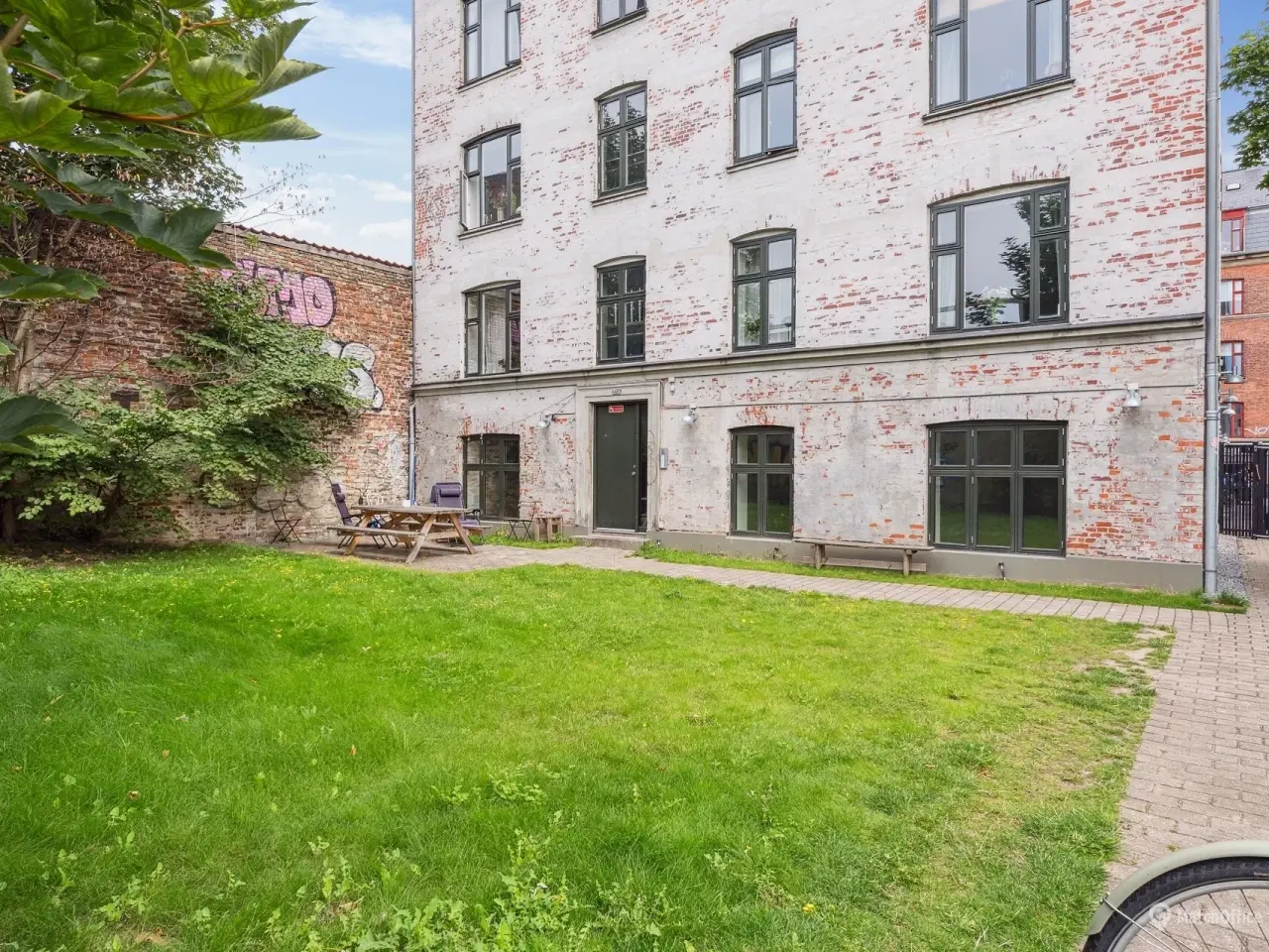 Billede 11 - Fint Kontor /showroom i stille gård.