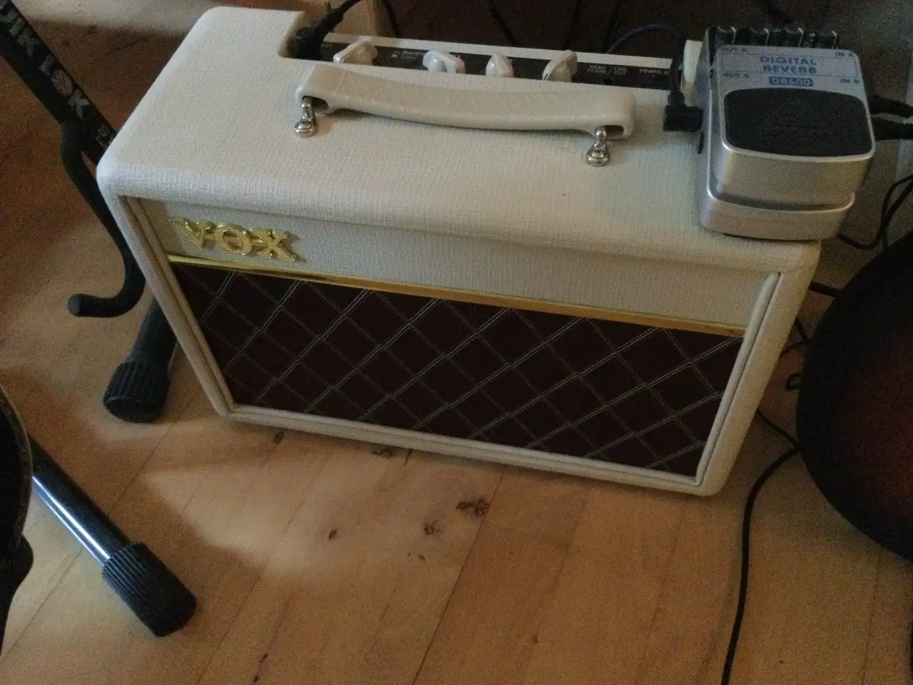 Billede 3 - elguitar og forstærker og digital reverb pedal