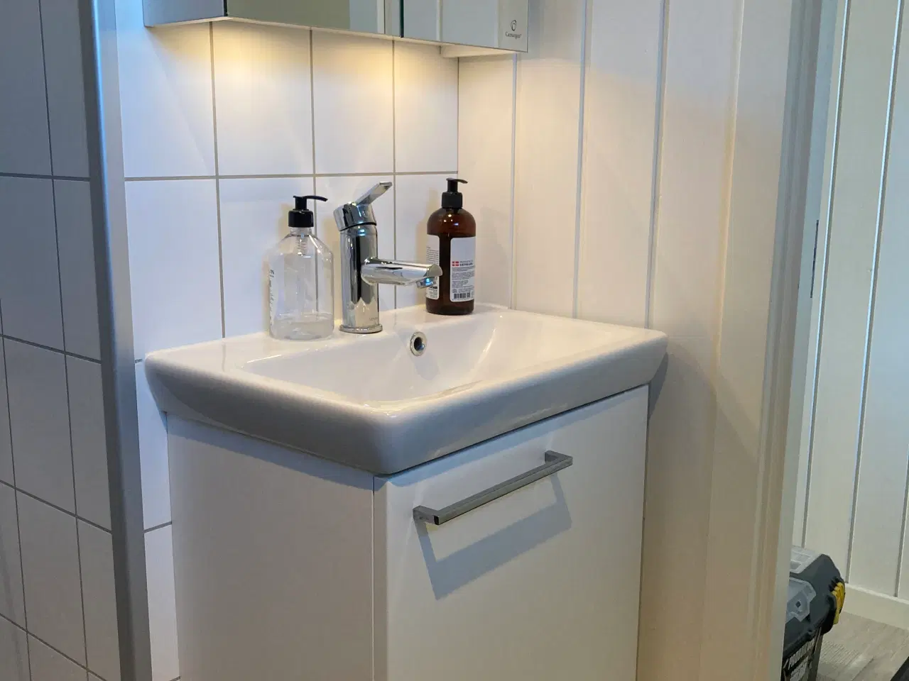 Billede 3 - Vaskeskab og spejlskab