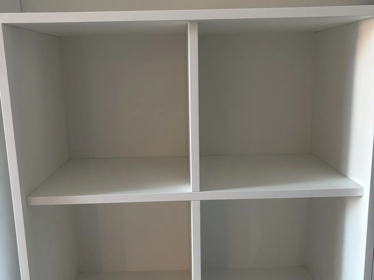 Billede 1 - Eket reol med 4 rum