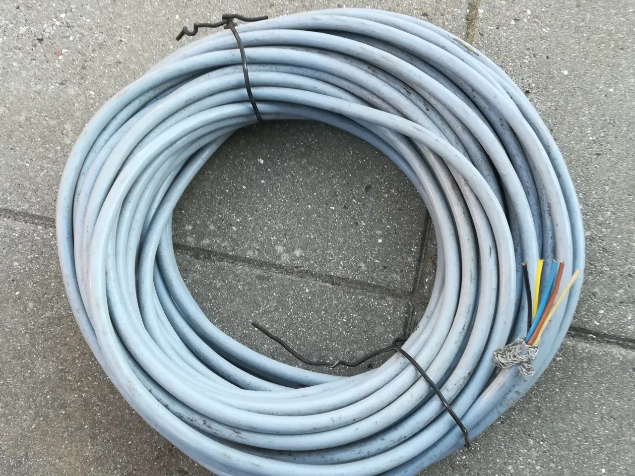 Billede 1 - Kabel med skærm 220 volt