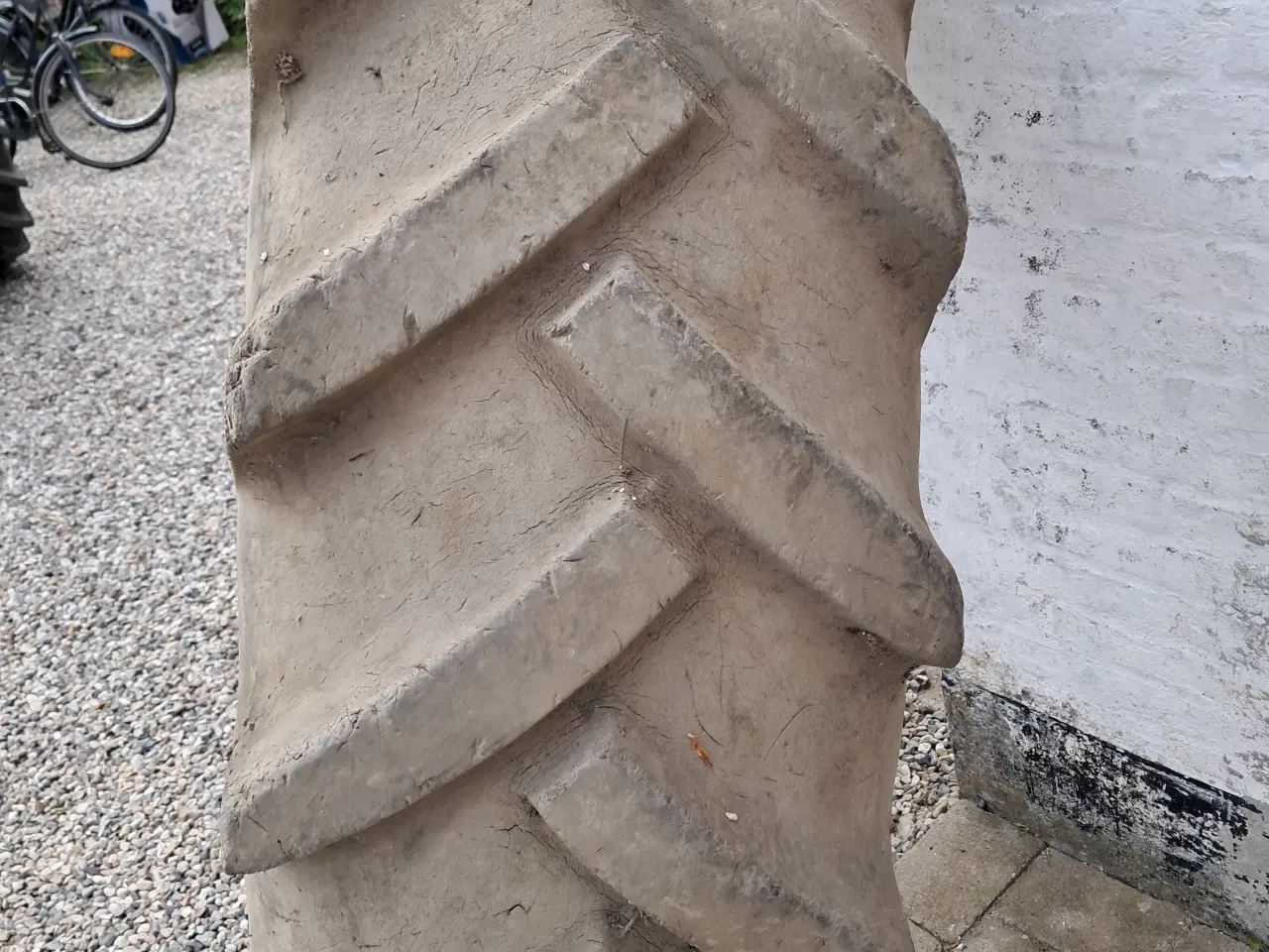 Billede 6 - Traktordæk 16.9 x 38 Michelin. 2. stk