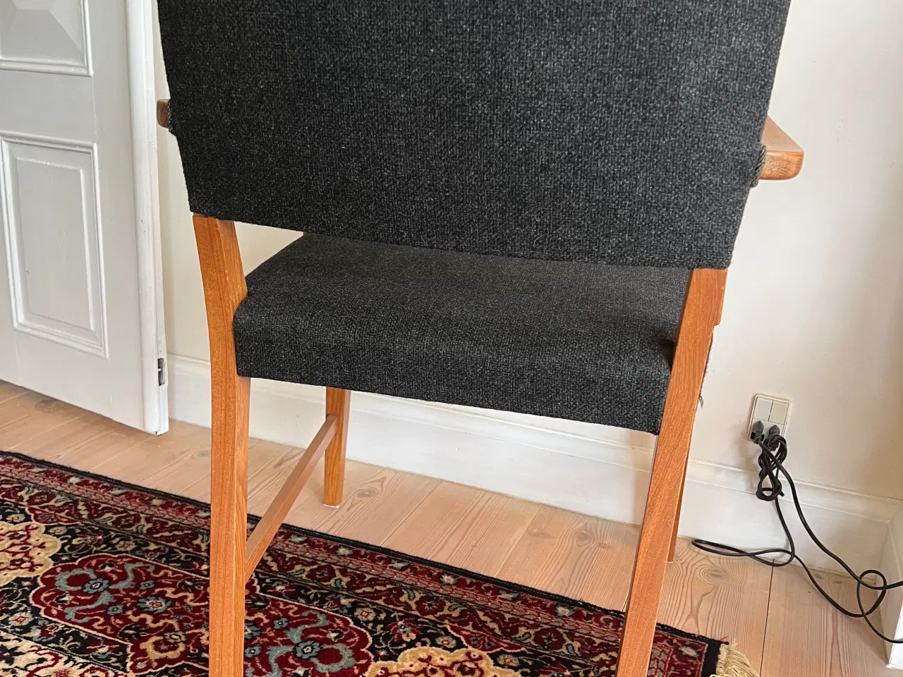 Billede 3 - Lænestol med armlæn og betræk i sort uld 