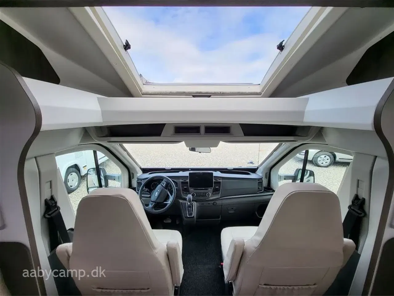 Billede 7 - 2024 - Benimar Tessoro T468 Special Edition   Automatgear. NK Pakke. solcelle. batteri. inverter. Maxxfan. markise. udvendigt bruseudtag. lædersæder. Kun 4600 Km!!!