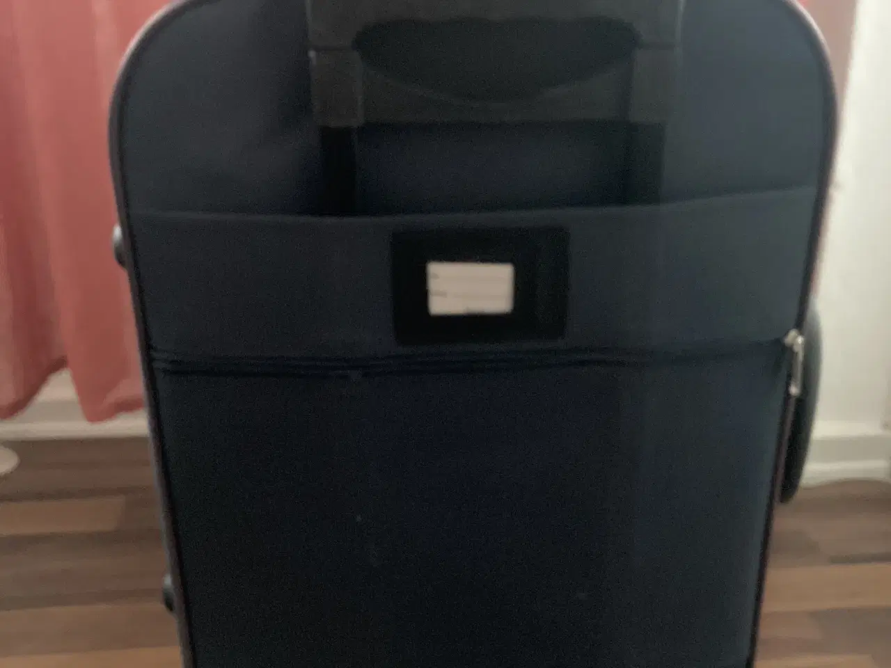 Billede 3 - Marineblå kuffert 