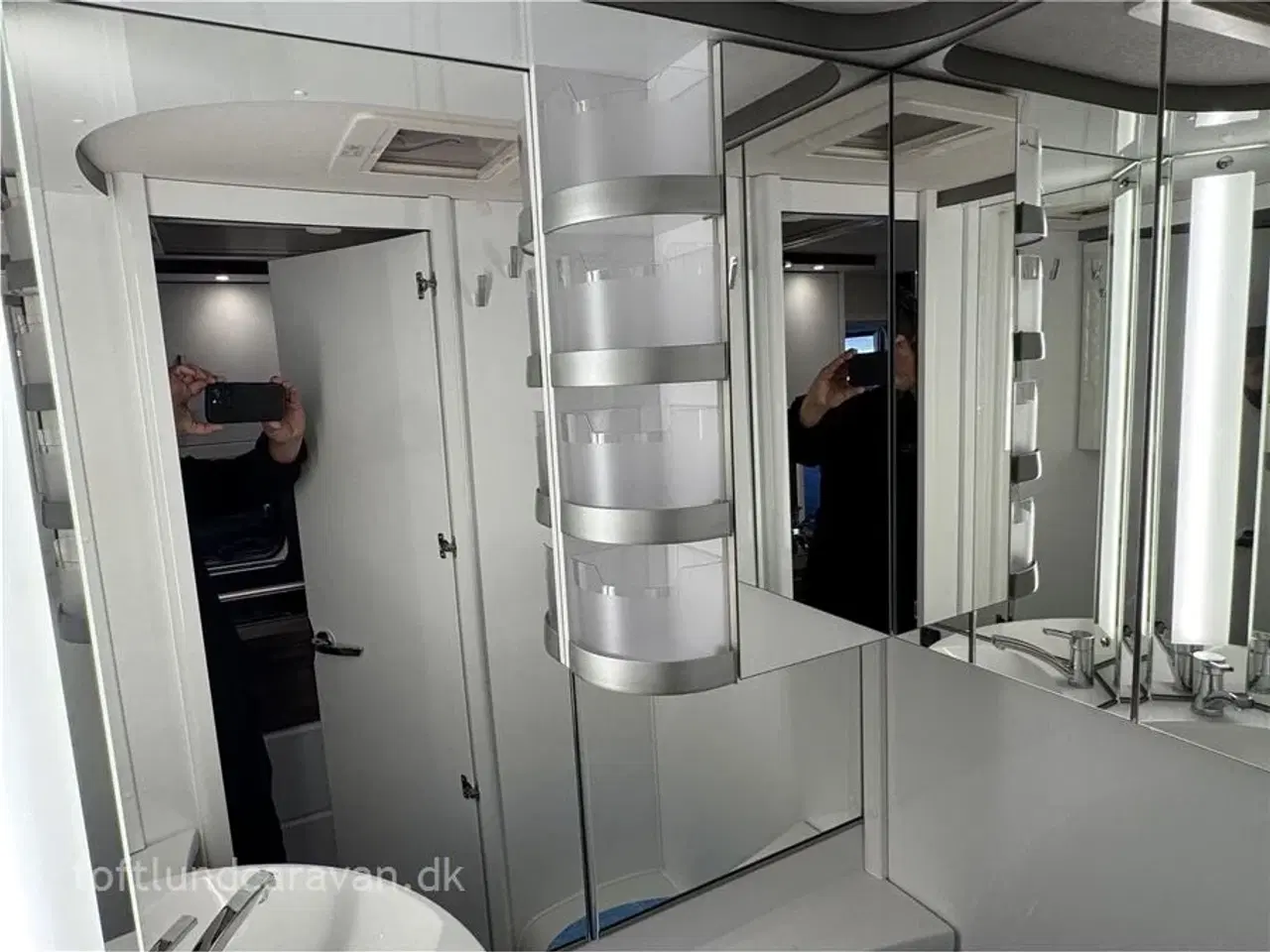 Billede 18 - 2026 - Hobby Excellent Edition 495 UL   Mest populære vogn med enkeltsenge. NY 2026 MODEL, NU PÅ LAGER.