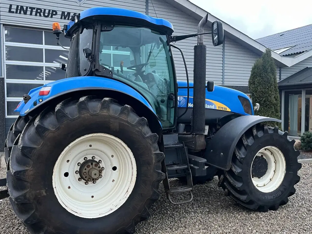 Billede 11 - New Holland T7030 Med frontlift og frontPTO