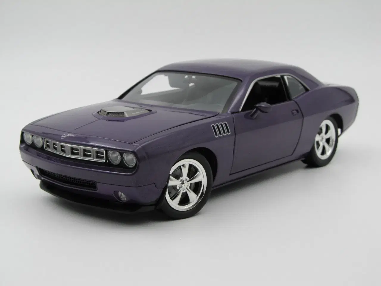 Billede 1 - 2010 Dodge Challenger SRT- 1:18  Cuda