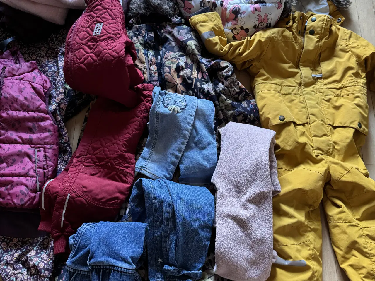 Billede 1 - Pigetøj og flyvedragt 