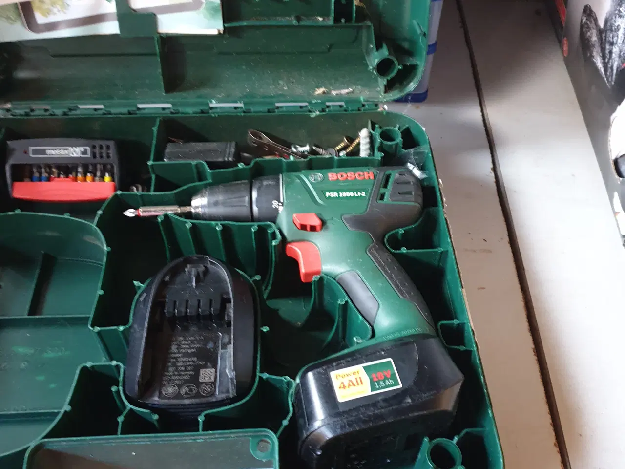 Billede 2 - Boch bore maskiner  med batteri oplader 