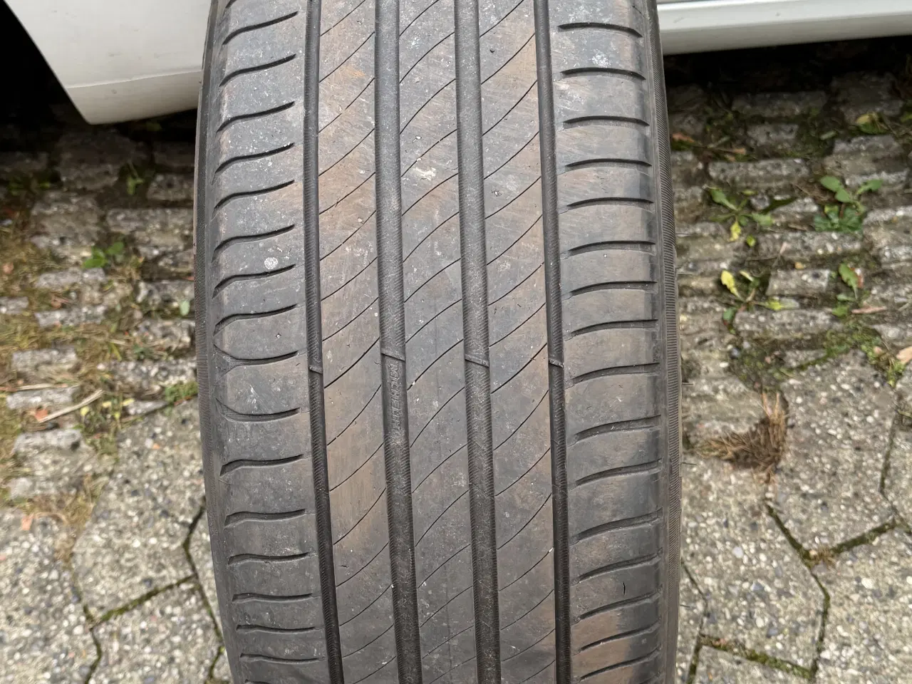 Billede 1 - Sommerdæk – 235/45 R18 – Perfekt stand