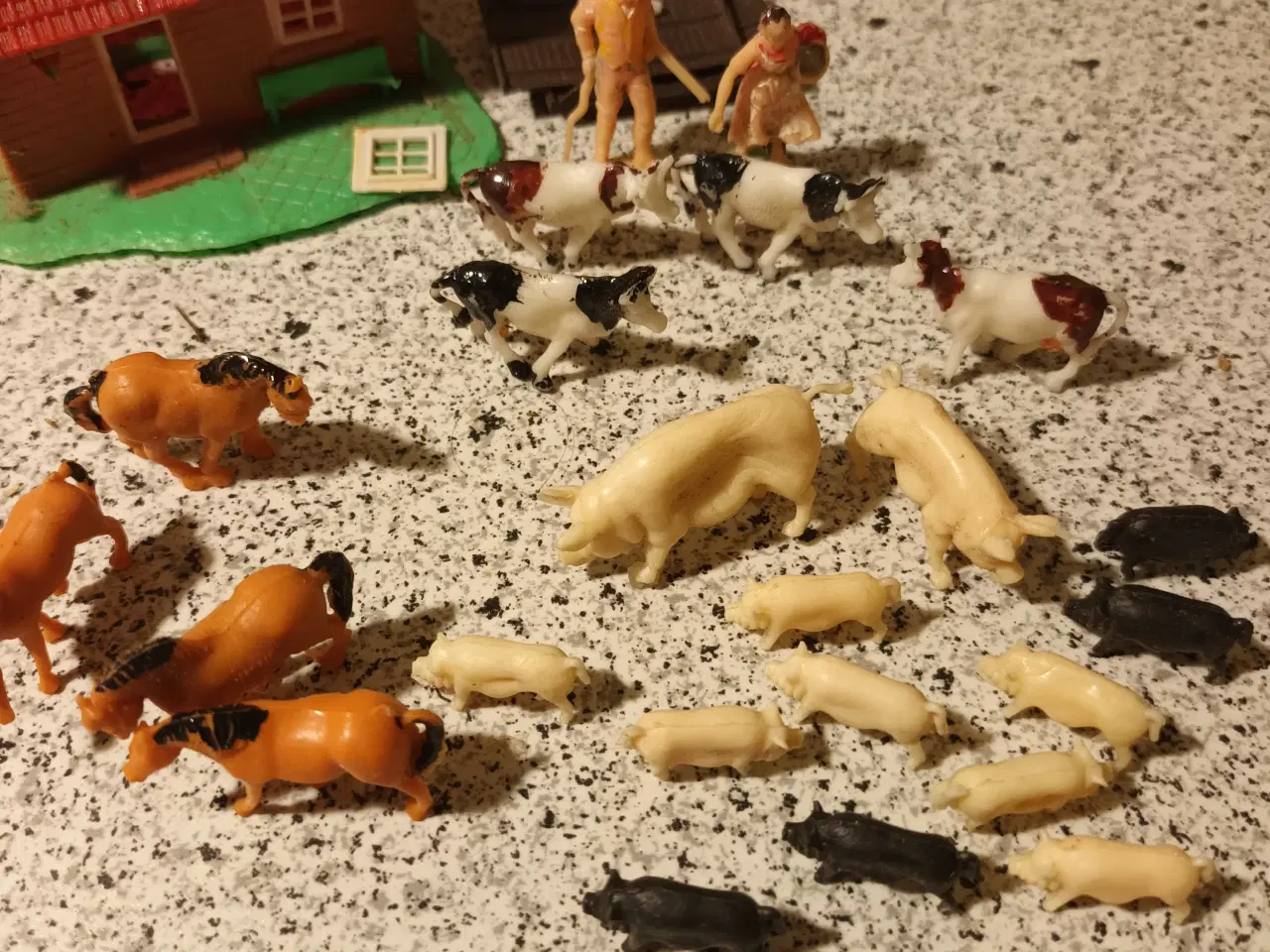 Billede 4 - Figurer af mennesker og dyr