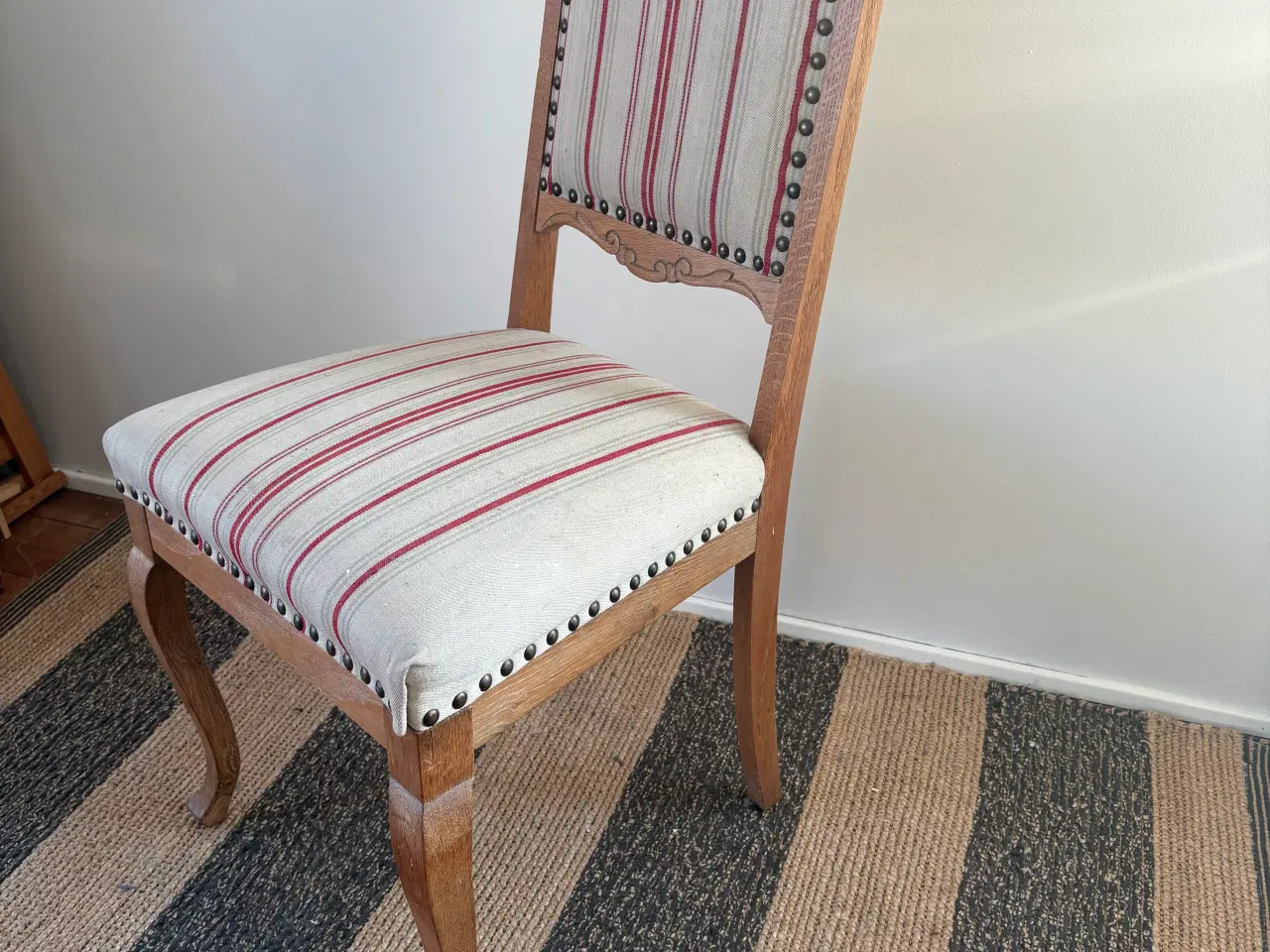 Billede 1 - Fin stol med snirkler