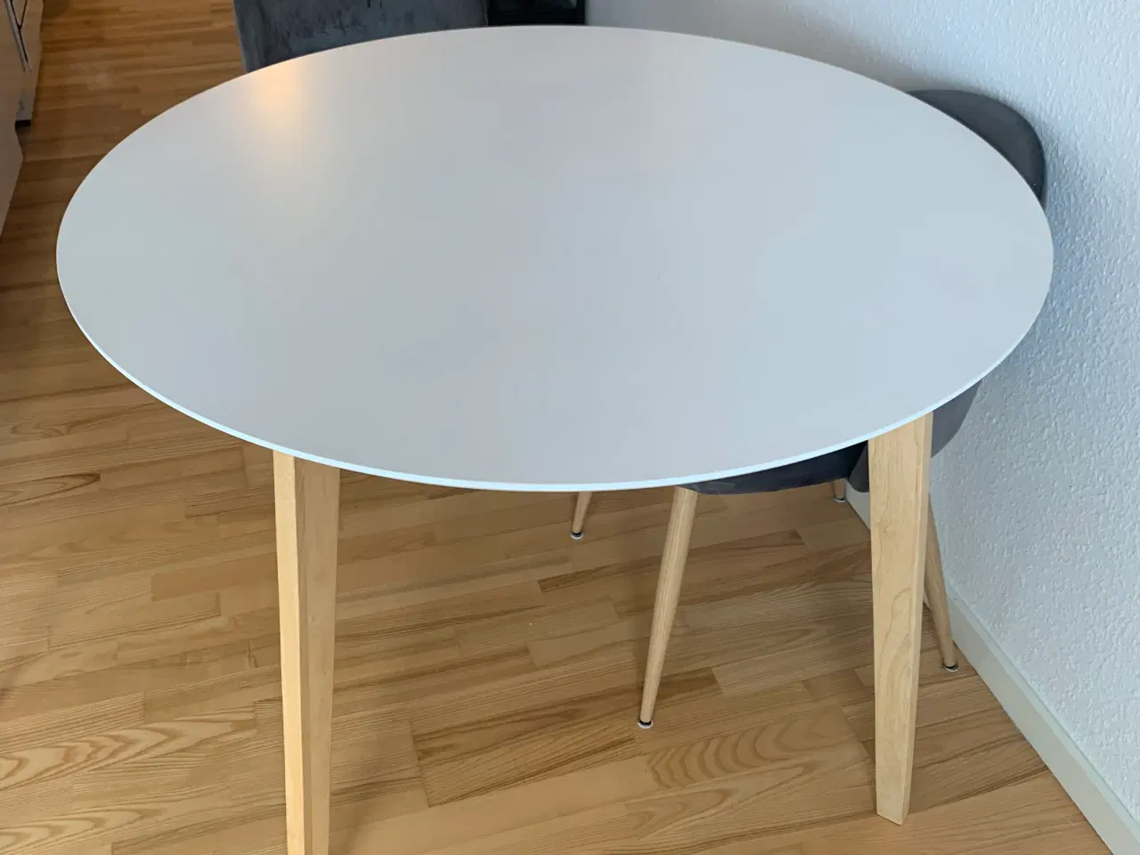 Billede 2 - Rundt spisebord