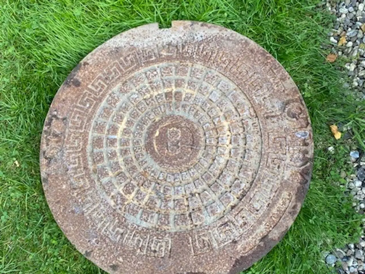 Billede 1 - Ø650 Støbejern brønddæksel med Karm