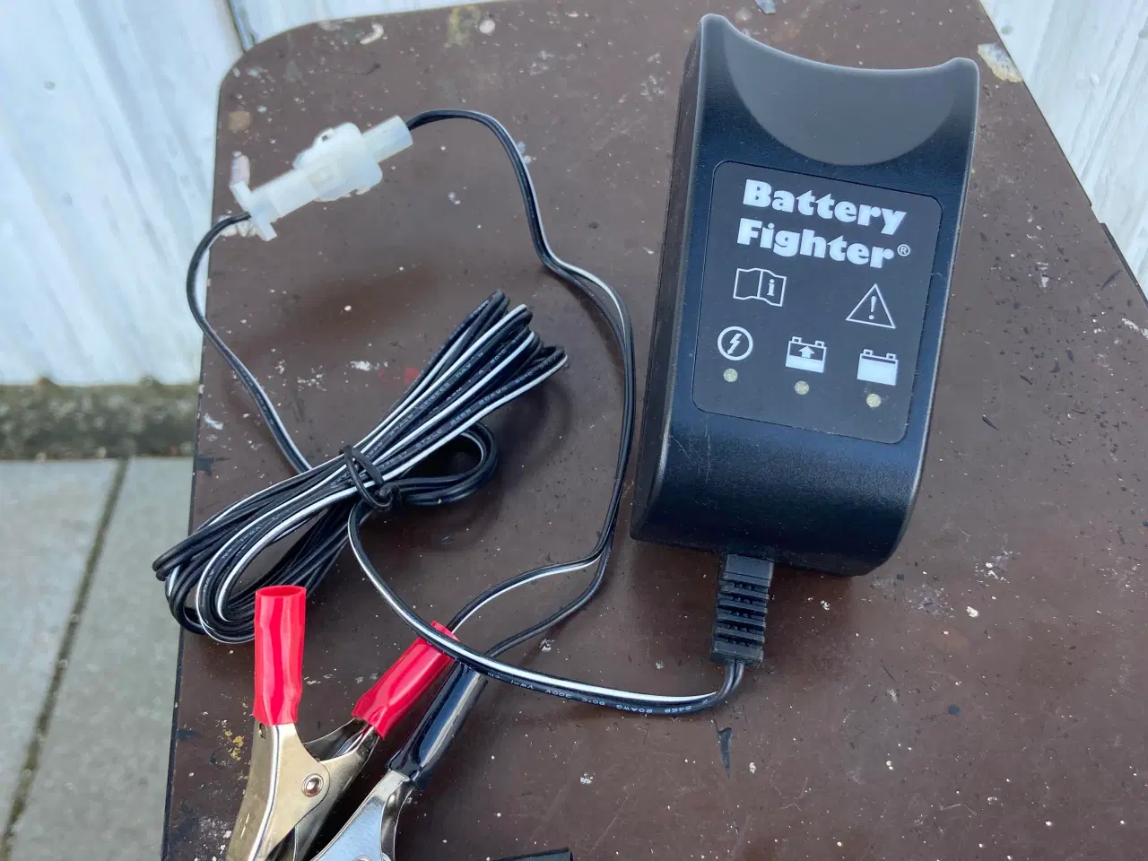 Billede 1 - Oplader til Havemaskine batteriet