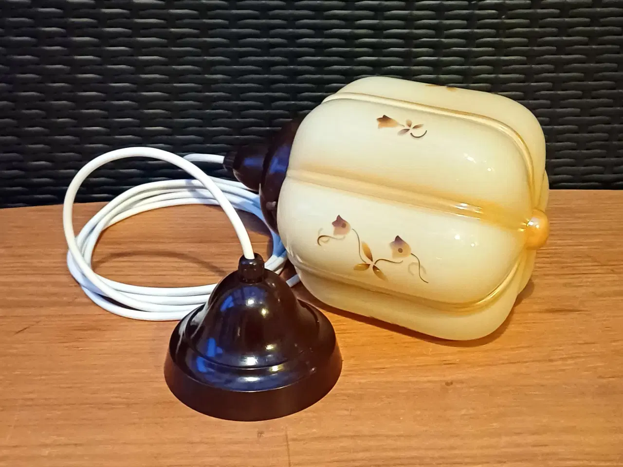 Billede 1 - Vintage/Retro loftlampe med glasskærm og bakelit.