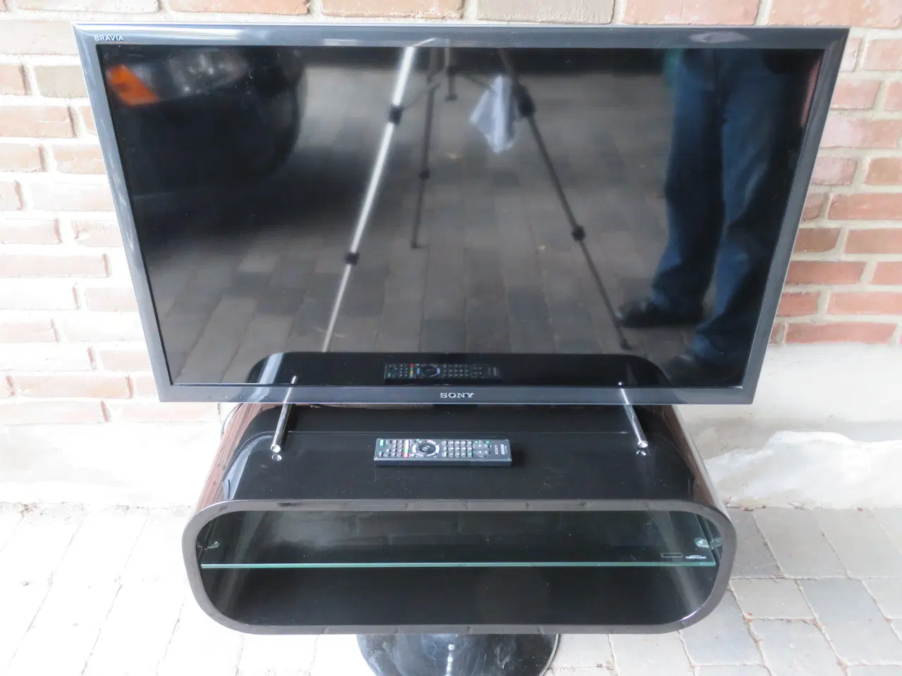 Billede 2 - SONY TV. Med bord