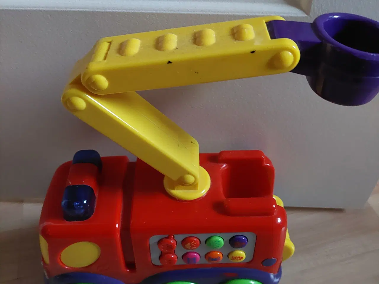 Billede 1 - Pæn Brandbil fra Toy m stige /Lys og Lyd 