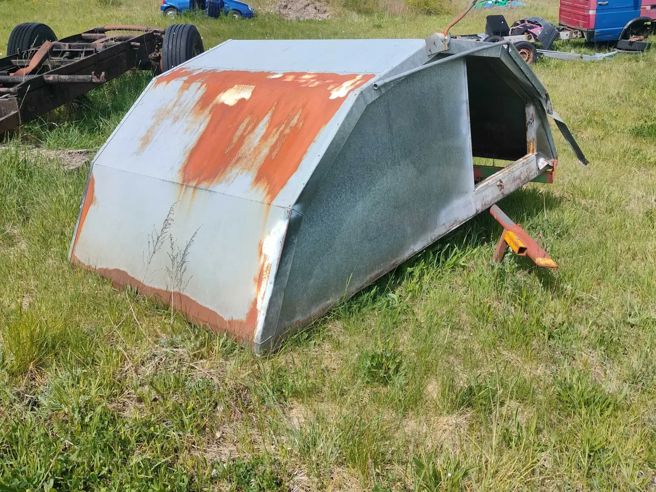 Billede 1 - Isoleret grise hytte i galvaniseret stål.