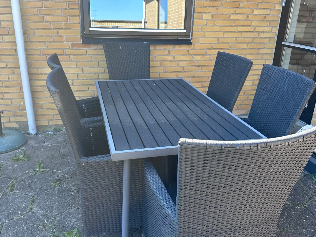 Billede 2 - Havebord m stole 