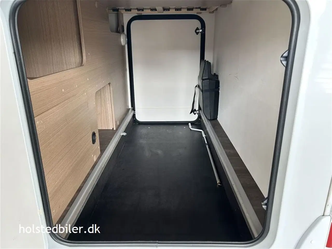 Billede 21 - 2021 - Carado V337   KM 21000 og 2 enkeltsenge.