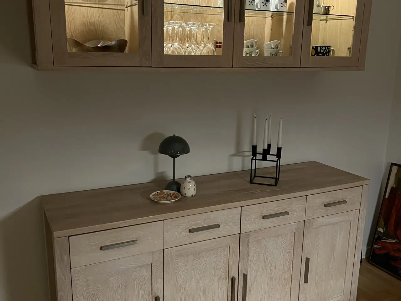 Billede 3 - Skænk med overskab i sæbebehandlet eg