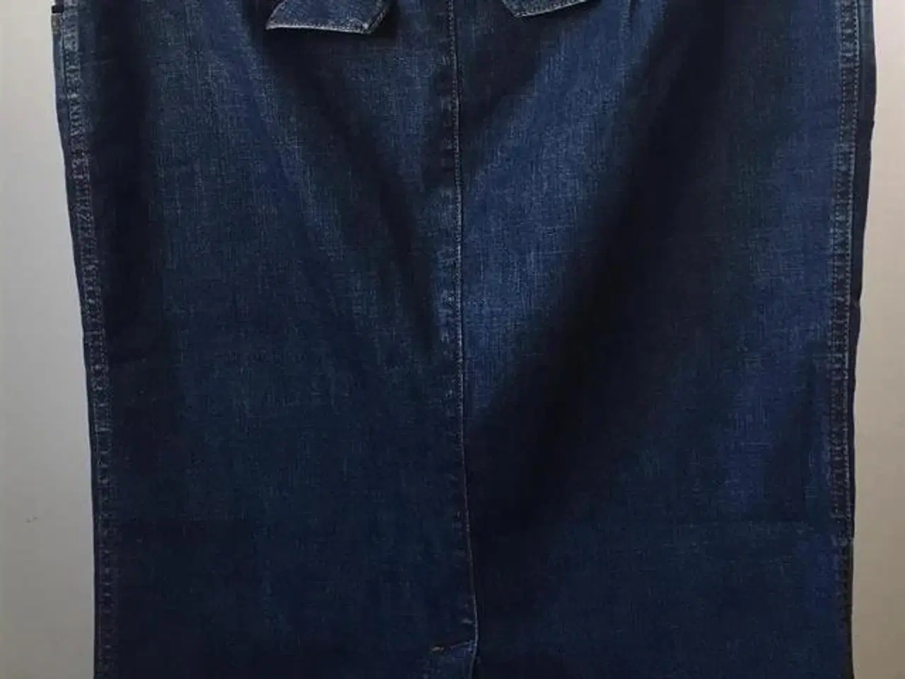 Billede 3 - Armani, superflot nederdel, str 42